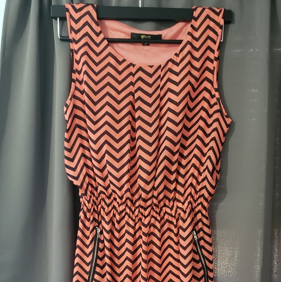 Chevron Pattern Dress - Picture 3 of 4